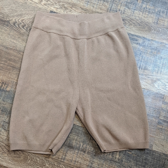Wilfred Tan Bike Shorts - Picture 1 of 7
